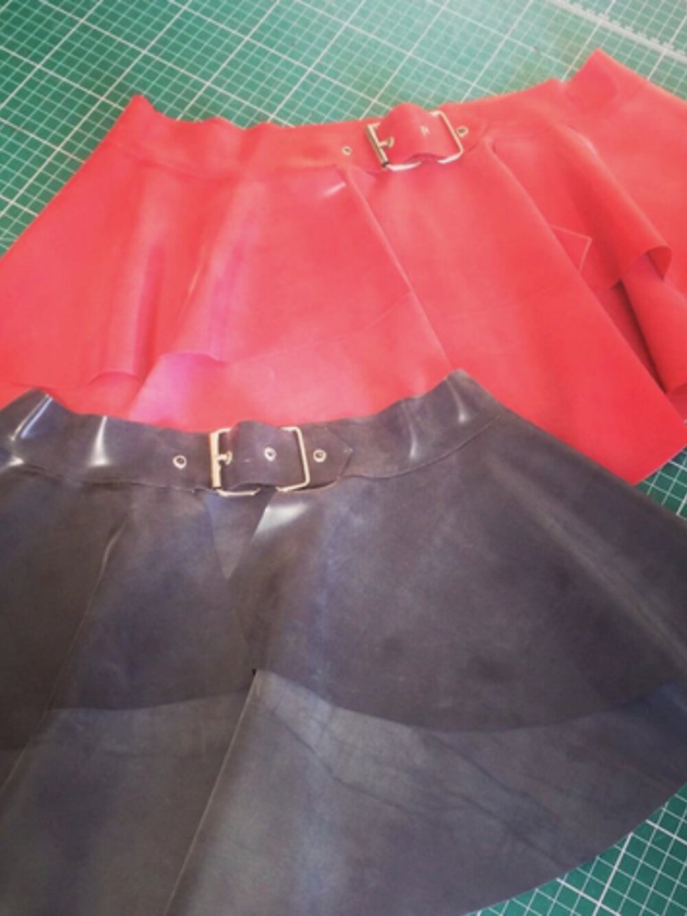 Rubber Latex Peplum Belt mini skirt with buckle - Picture 11 of 11